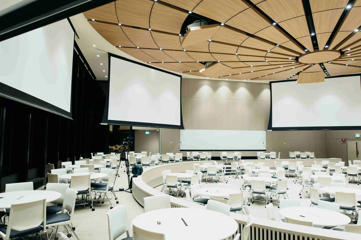 an empty conference room with dinner tables